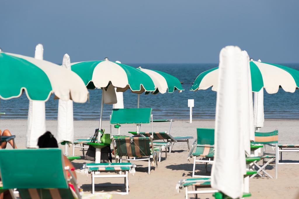 Regina Hotel E Ristorante Punta Marina Eksteriør billede