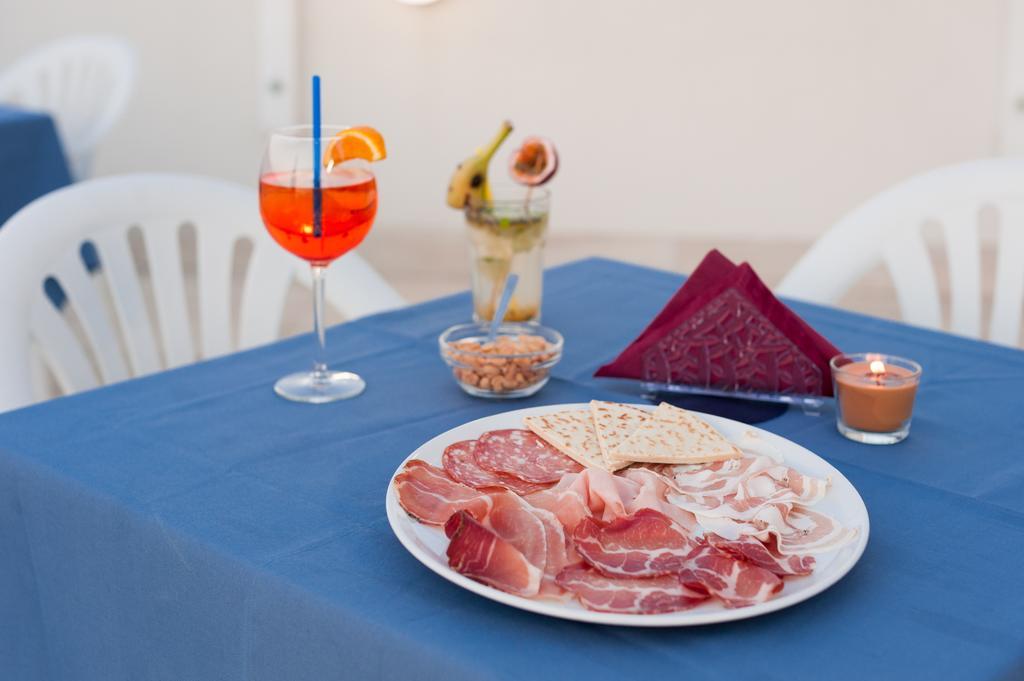 Regina Hotel E Ristorante Punta Marina Eksteriør billede