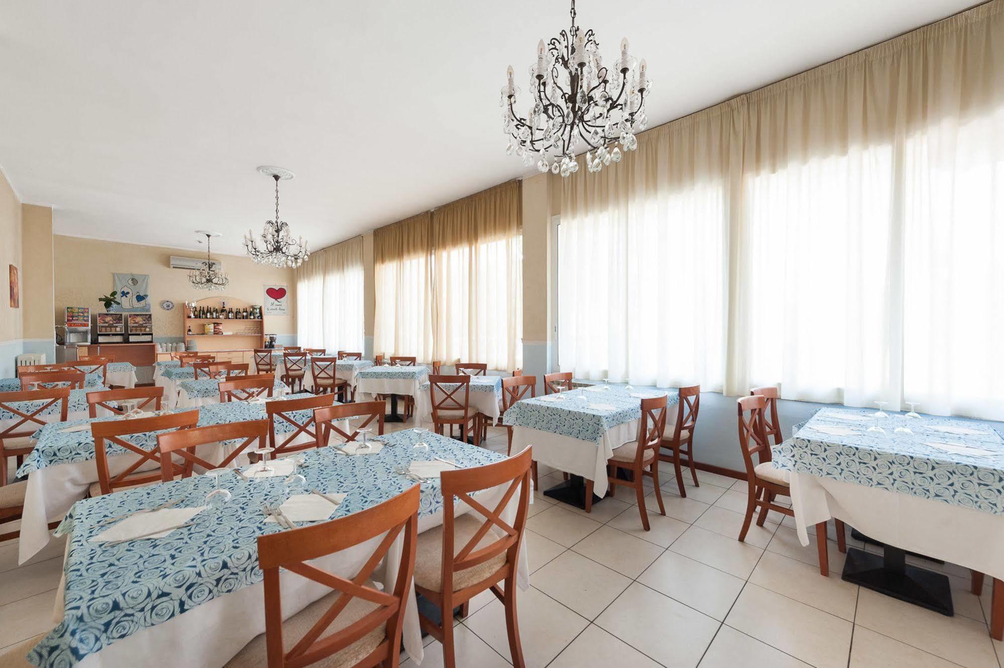 Regina Hotel E Ristorante Punta Marina Eksteriør billede
